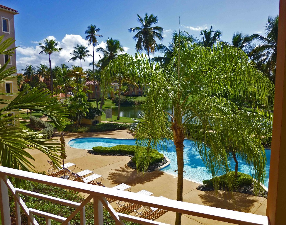 Direct view to the pool from our balcony.