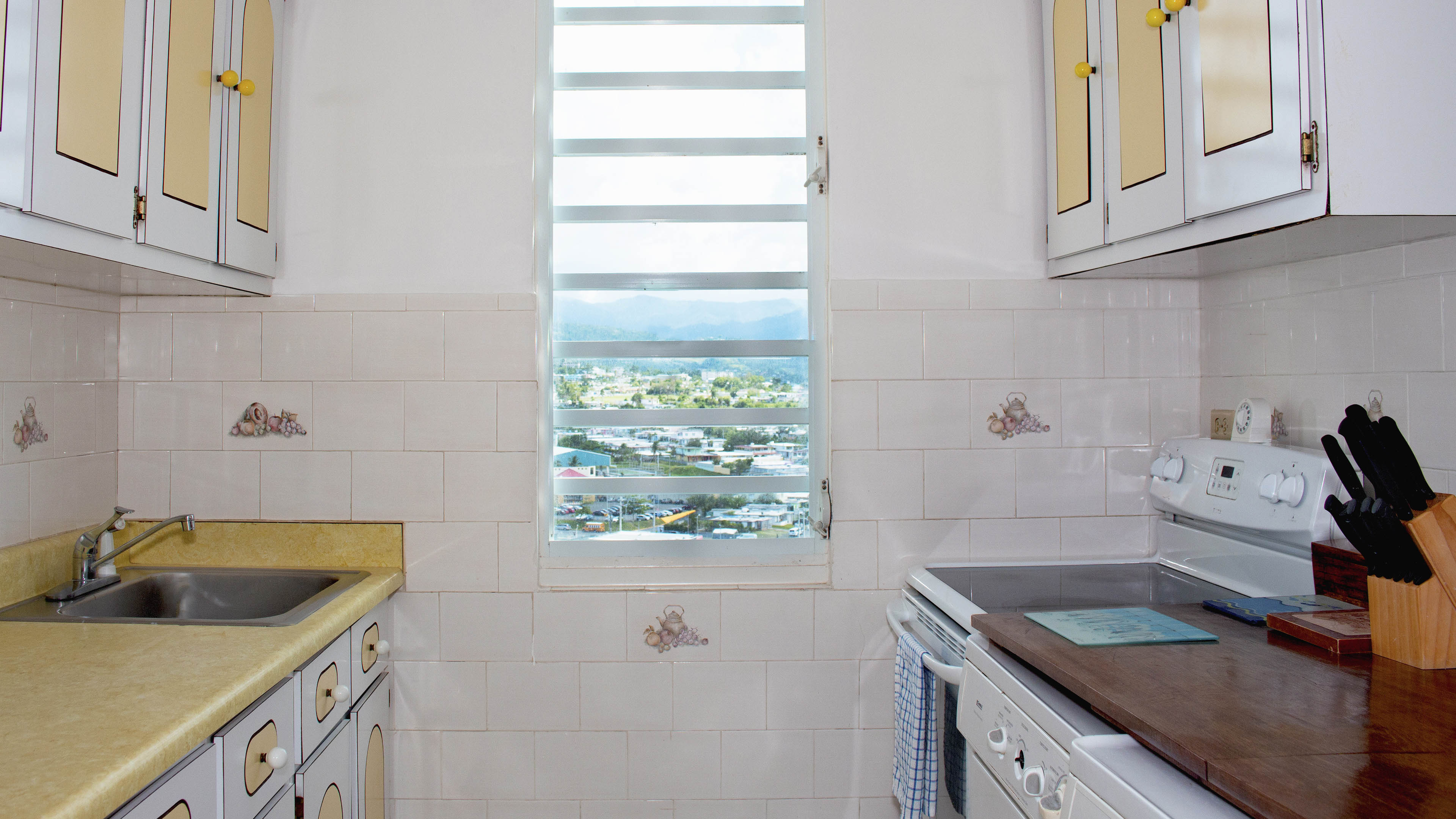 Ample and cheerful space to inspire the chef.